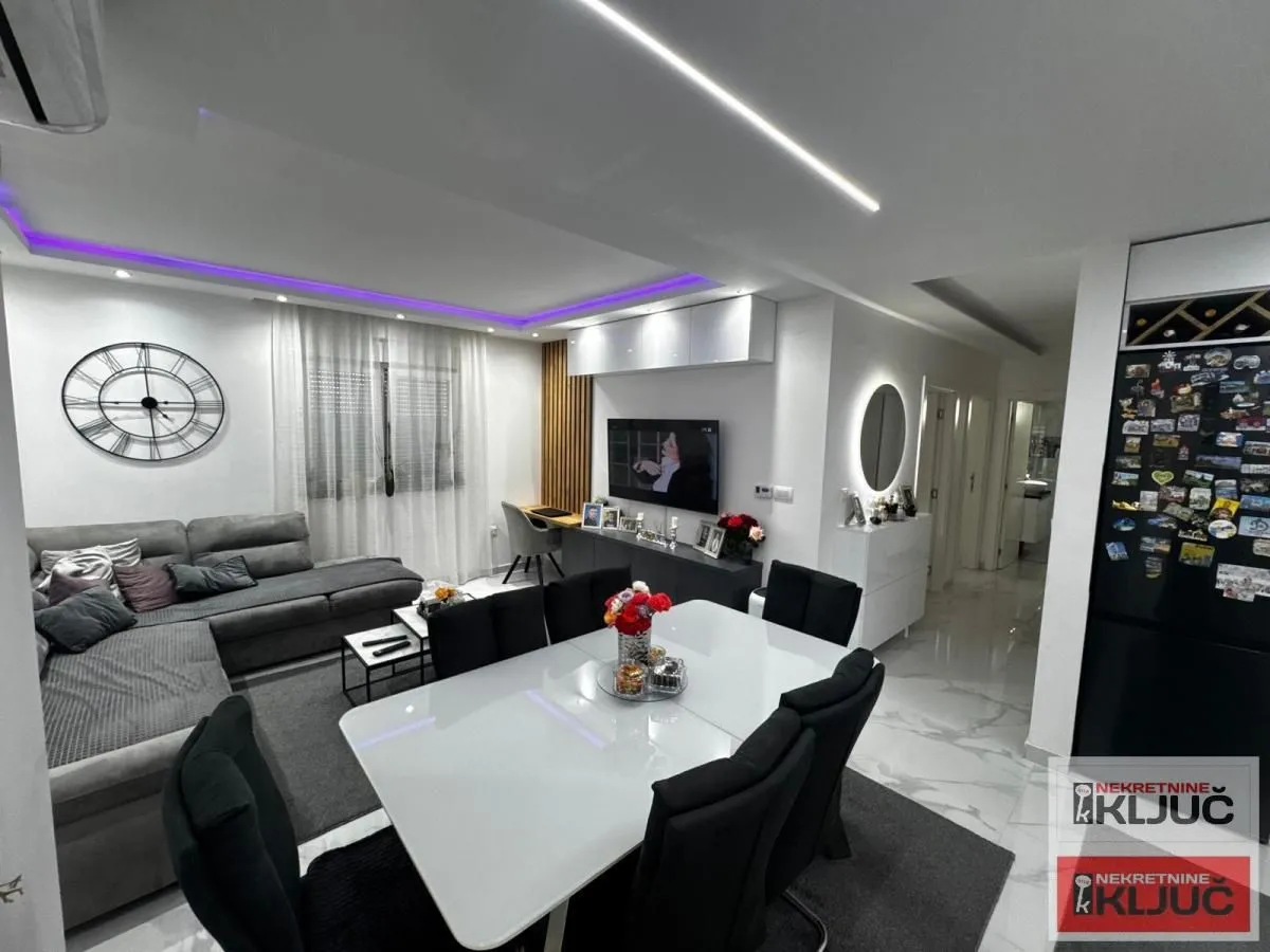Prodaja, dvosoban stan, 57m², Lipov gaj, Novi Sad Sve Podlokacije