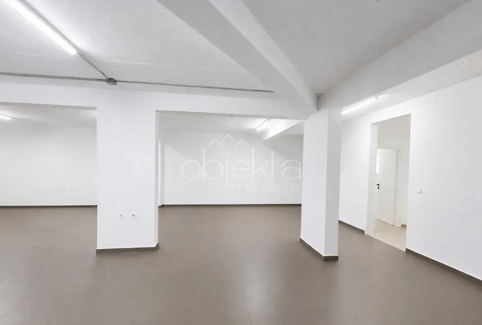 Rent, office space, 90m², Kotor, Crna Gora