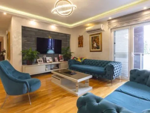 Prodaja, trosoban stan, 140m², Podgorica, Crna Gora - image 1