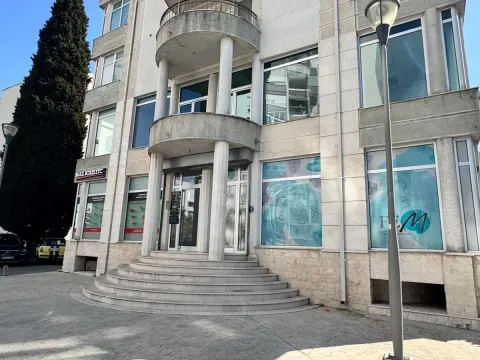 Poslovni prostor in Preko Morače