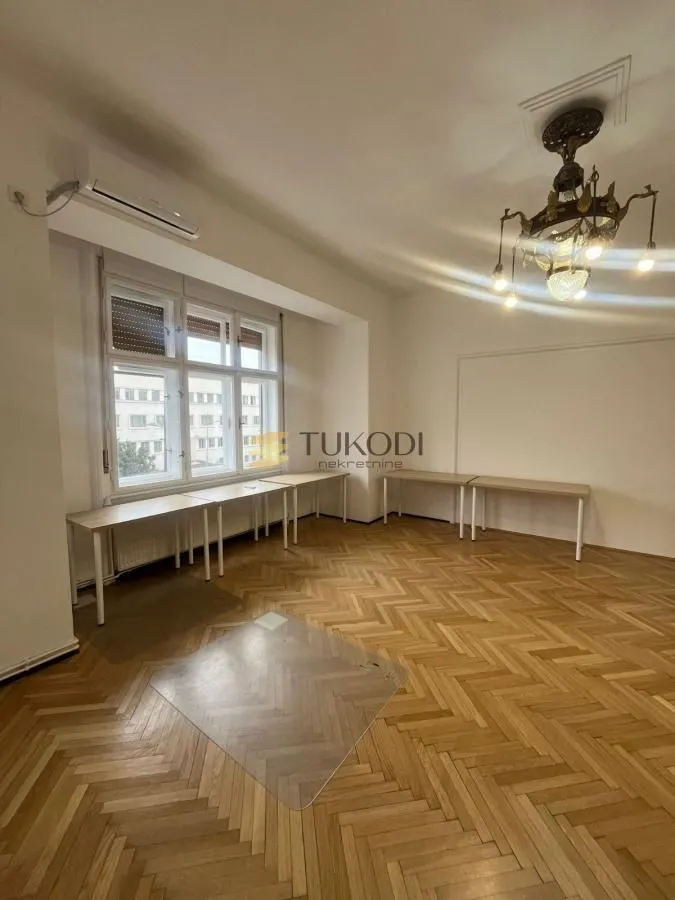 Prodaja, četvorosoban stan, 119m², Centar, Novi Sad