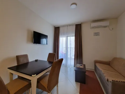 Izdavanje, četvorosoban stan, 45m², Bečići, Budva - image 17