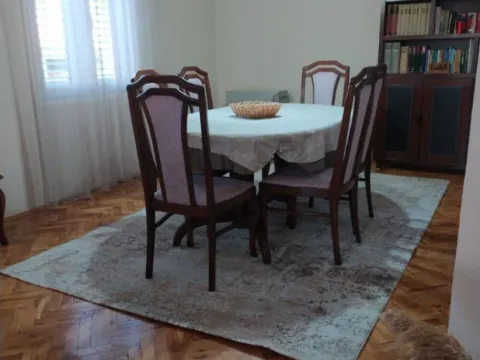 Izdavanje, kuća, 200m², Stari Aerodrom, Podgorica - image 11