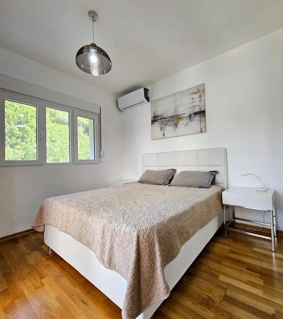 Izdavanje, dvosoban stan, 78m², Budva okolina, Budva