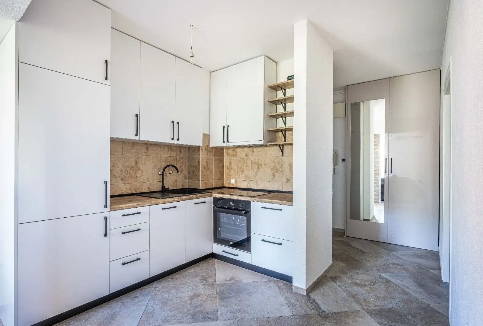 Prodaja, dvosoban stan, 52m², Centar, Tivat