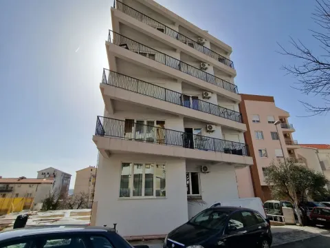 Rent, one bedroom apartment, 47m², Budva, Crna Gora - image 13