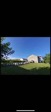 Dvorište sa kućom i pčelinjakom. - image 3