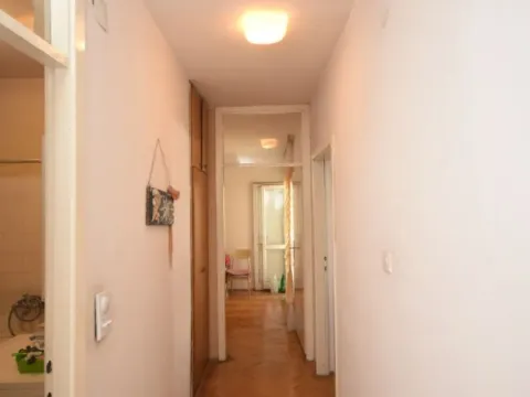 Prodaja, četvorosoban stan, 120m², Oktobarske Revolucije, Podgorica - image 2