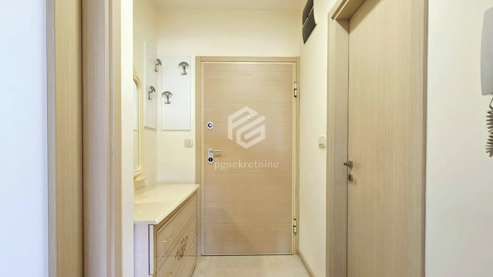 Izdavanje, jednosoban stan, 47m², City Kvart, Podgorica
