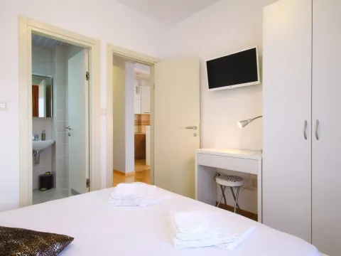 Izdavanje, dvosoban stan, 75m², Centar, Budva - image 5