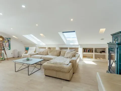 Izdavanje, trosoban stan, 200m², Herceg Novi, Crna Gora - image 13