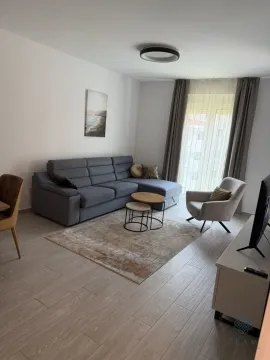 Dnevna soba sa ugaonom garniturom, foteljom i stolićem. - image 2