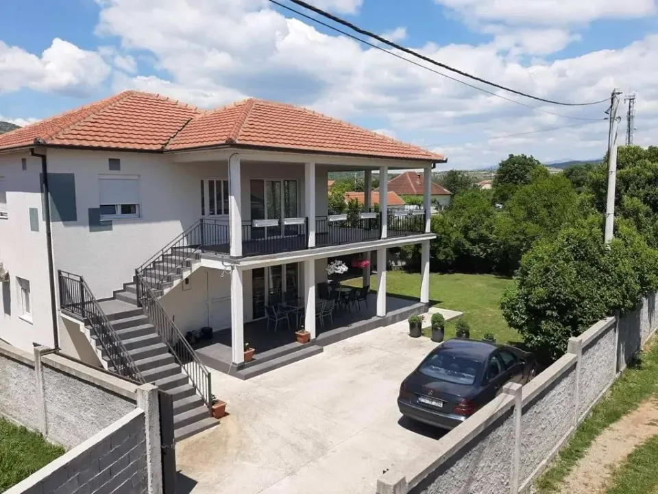 Rent, house, 260m², Donji Kokoti, Podgorica