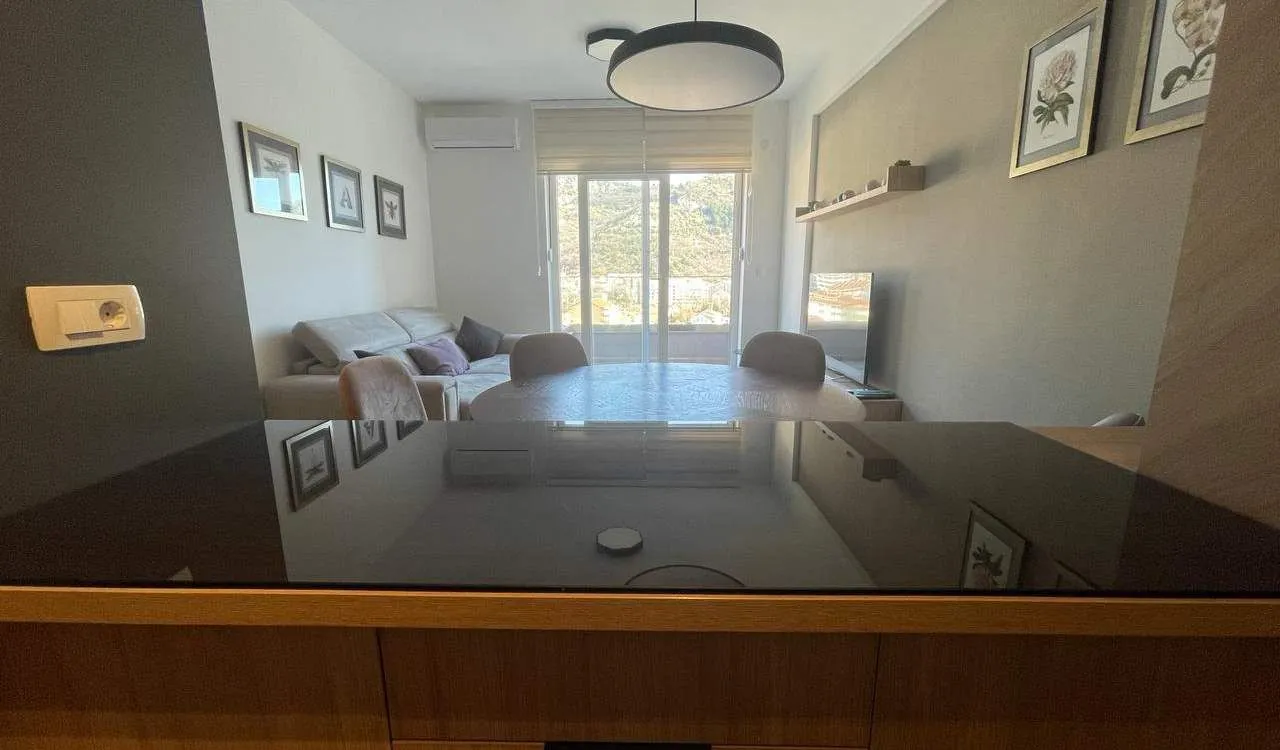 Prodaja, dvosoban stan, 58m², Podmaine, Budva