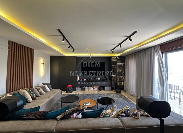 Prodaja, trosoban stan, 195m², Pobrežje, Podgorica
