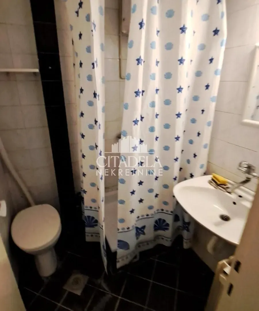 Izdavanje, kuća, 200m², Čukarica, Beograd