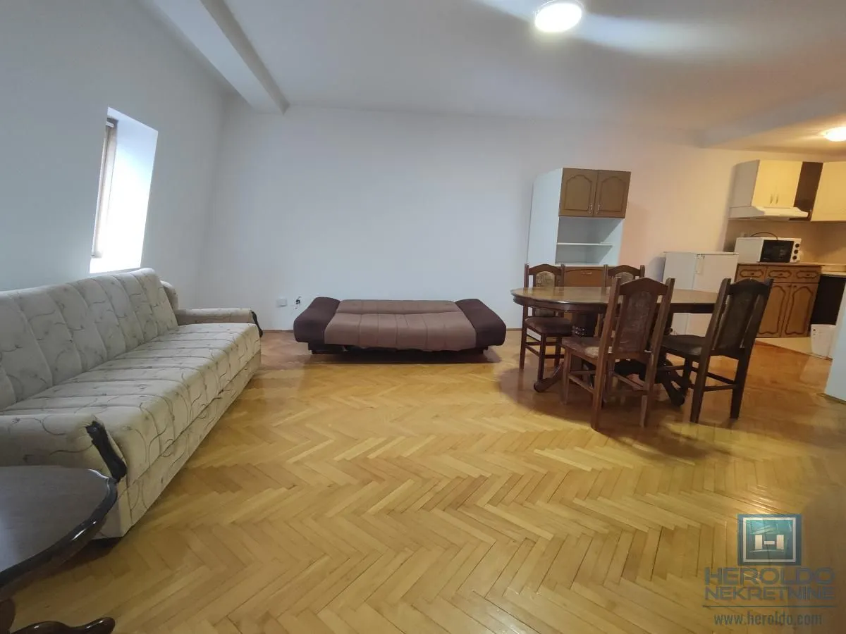 Prodaja, trosoban stan, 71m², Centar, Jagodina
