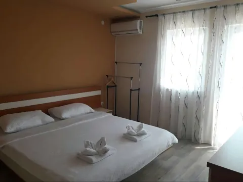 Rent, two bedroom apartment, 65m², Bijela, Herceg Novi - image 2