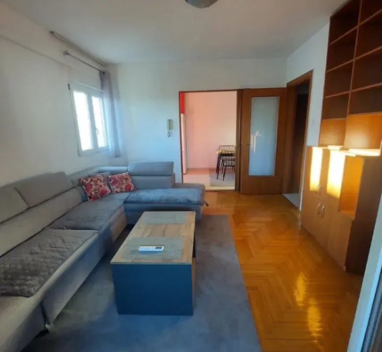 Izdavanje, jednosoban stan, 51m², Centar, Podgorica