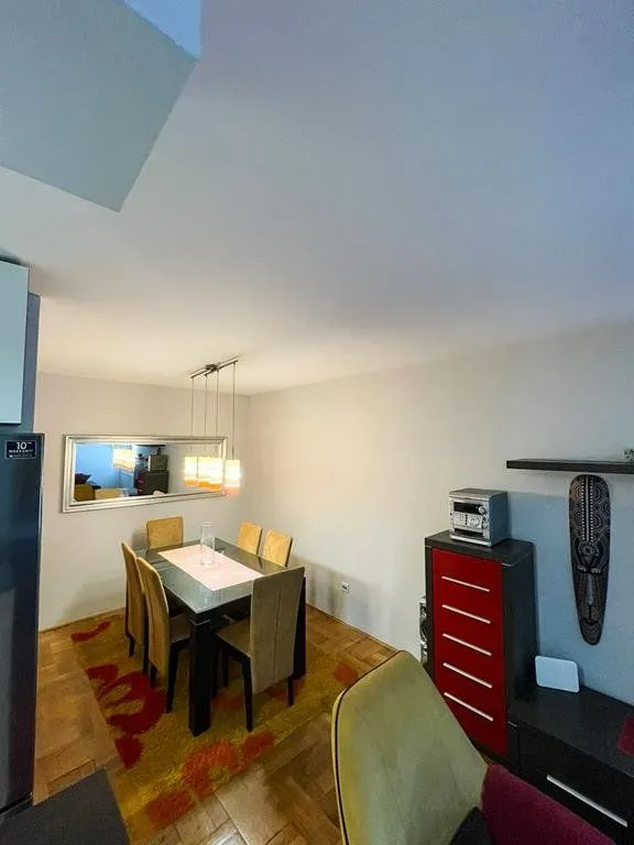 Izdavanje, dvosoban stan, 73m², Stari Aerodrom, Podgorica