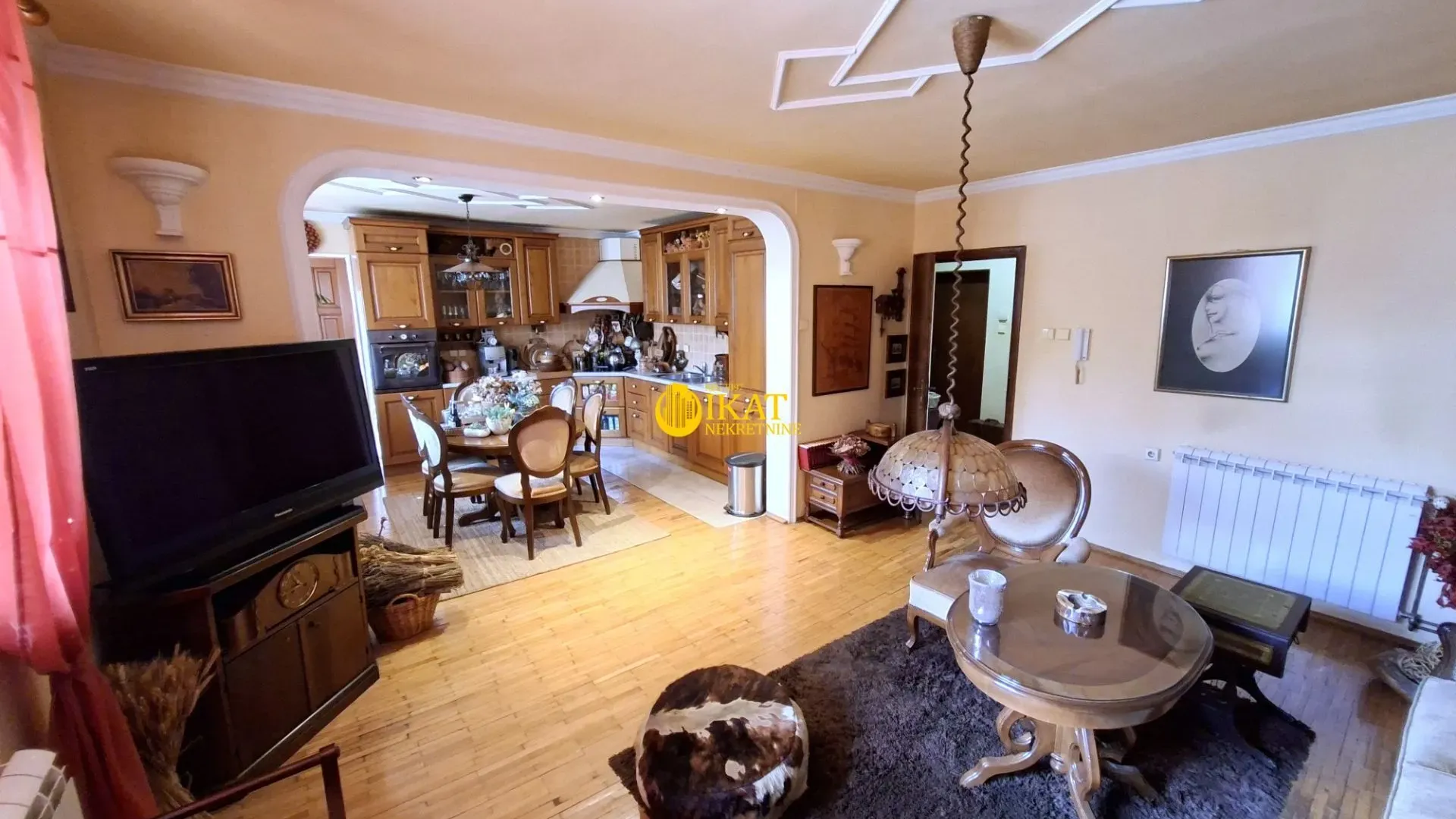Prodaja, kuća, 265m², Borča 1, Borča Sve Podlokacije