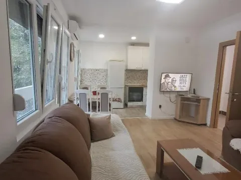 Rent, two bedroom apartment, 68m², Autobuska stanica, Podgorica - image 2