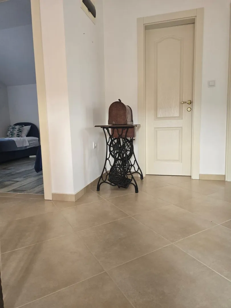 Izdavanje, kuća, 180m², Gošići, Tivat