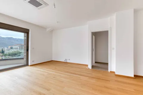 Empty room with hardwood floors and access to the terrace. - image 7