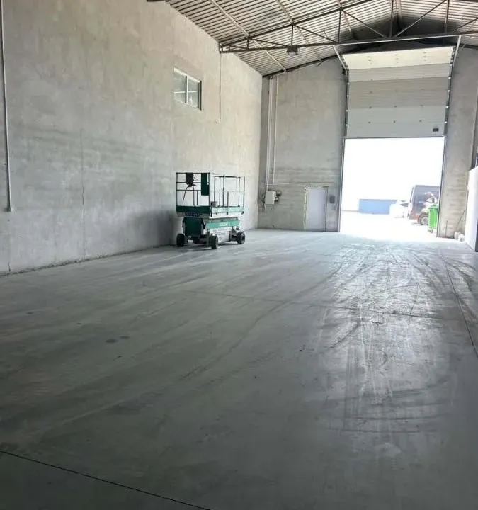 Izdavanje, poslovni prostor, 280m², Zemun Ugrinovci, Zemun Sve Podlokacije