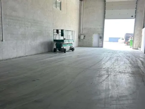 Izdavanje, poslovni prostor, 280m², Zemun Ugrinovci, Zemun Sve Podlokacije