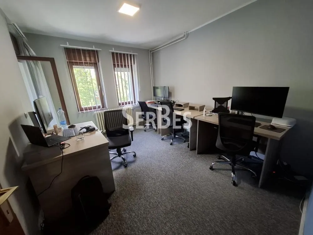 Izdavanje, četvorosoban stan, 120m², Grbavica, Novi Sad Sve Podlokacije