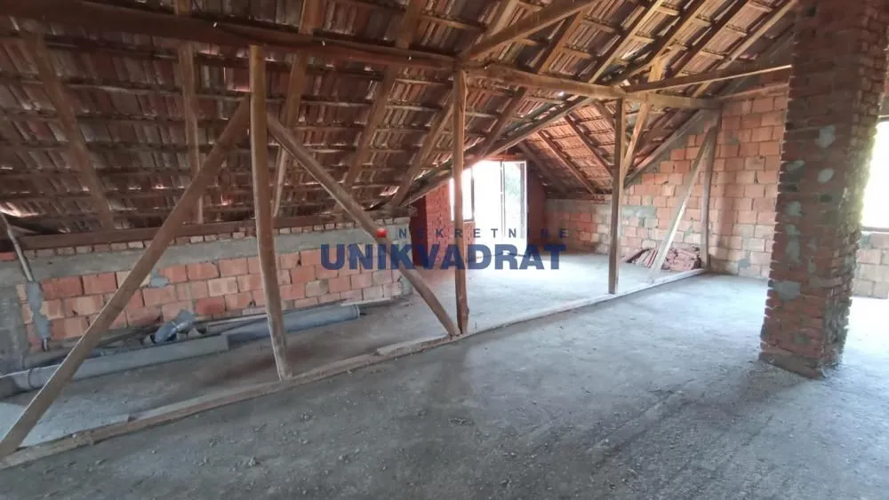 Prodaja, kuća, 280m², Centar, Topola