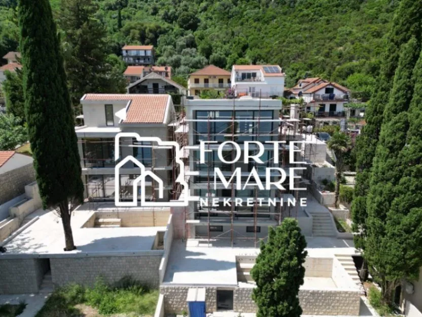 Prodaja, kuća, 309m², Njivice, Herceg Novi