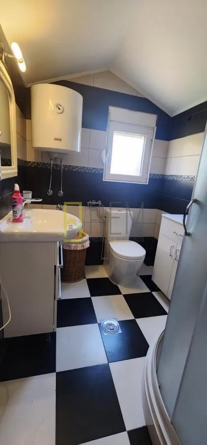 Prodaja, kuća, 180m², Tološi, Podgorica