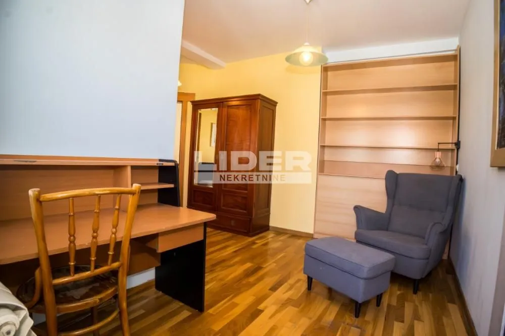 Sale, three bedroom apartment, 69m², Stari Grad, Beograd