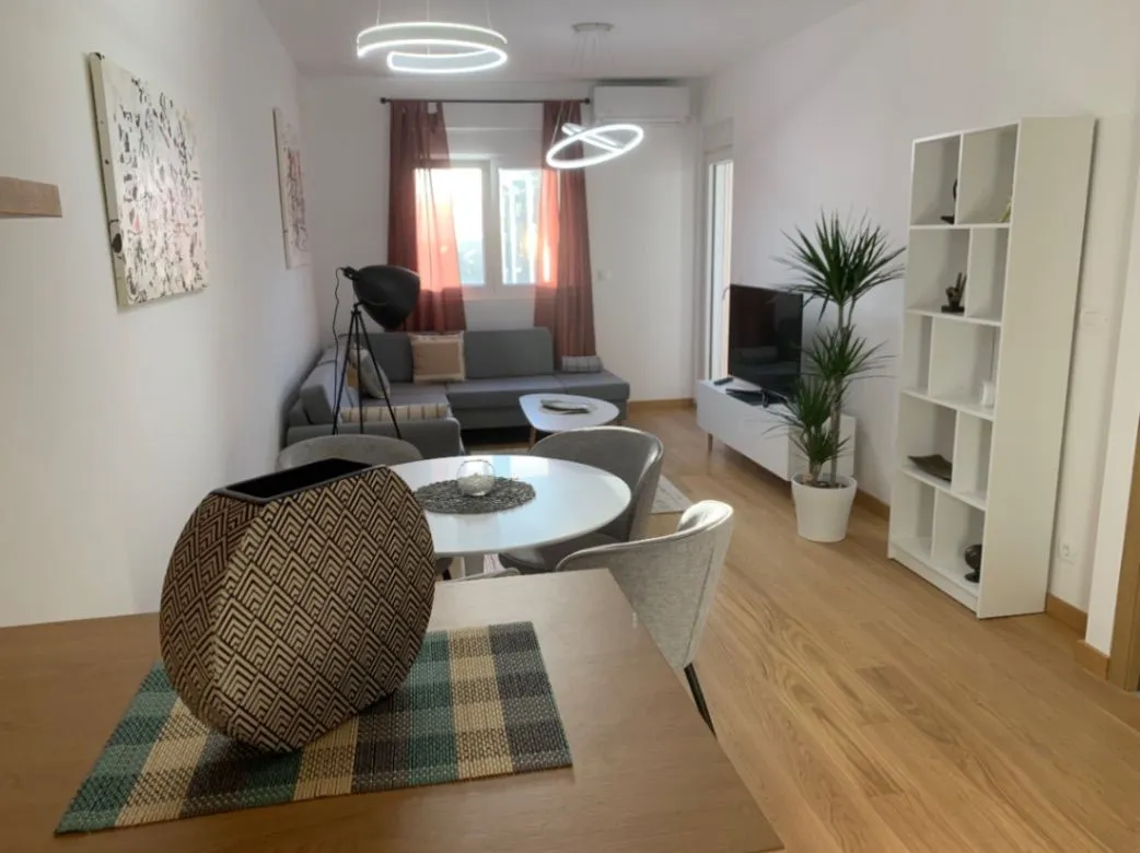 Izdavanje, jednosoban stan, 47m², New City, Podgorica