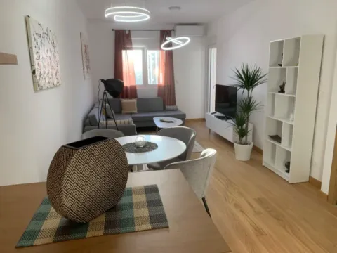 Izdavanje, jednosoban stan, 47m², New City, Podgorica