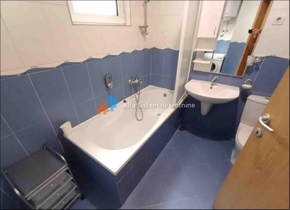 Izdavanje, trosoban stan, 80m², Južni Bulevar, Vračar Sve Podlokacije
