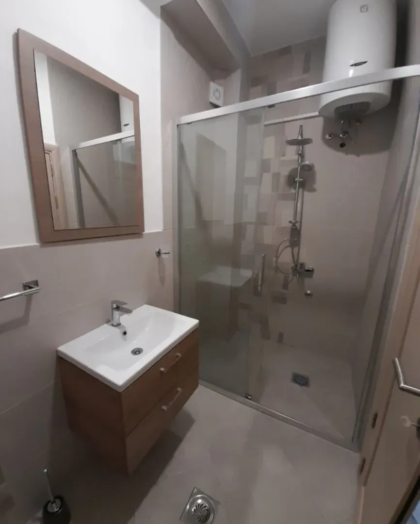 Izdavanje, jednosoban stan, 55m², Centar, Cetinje