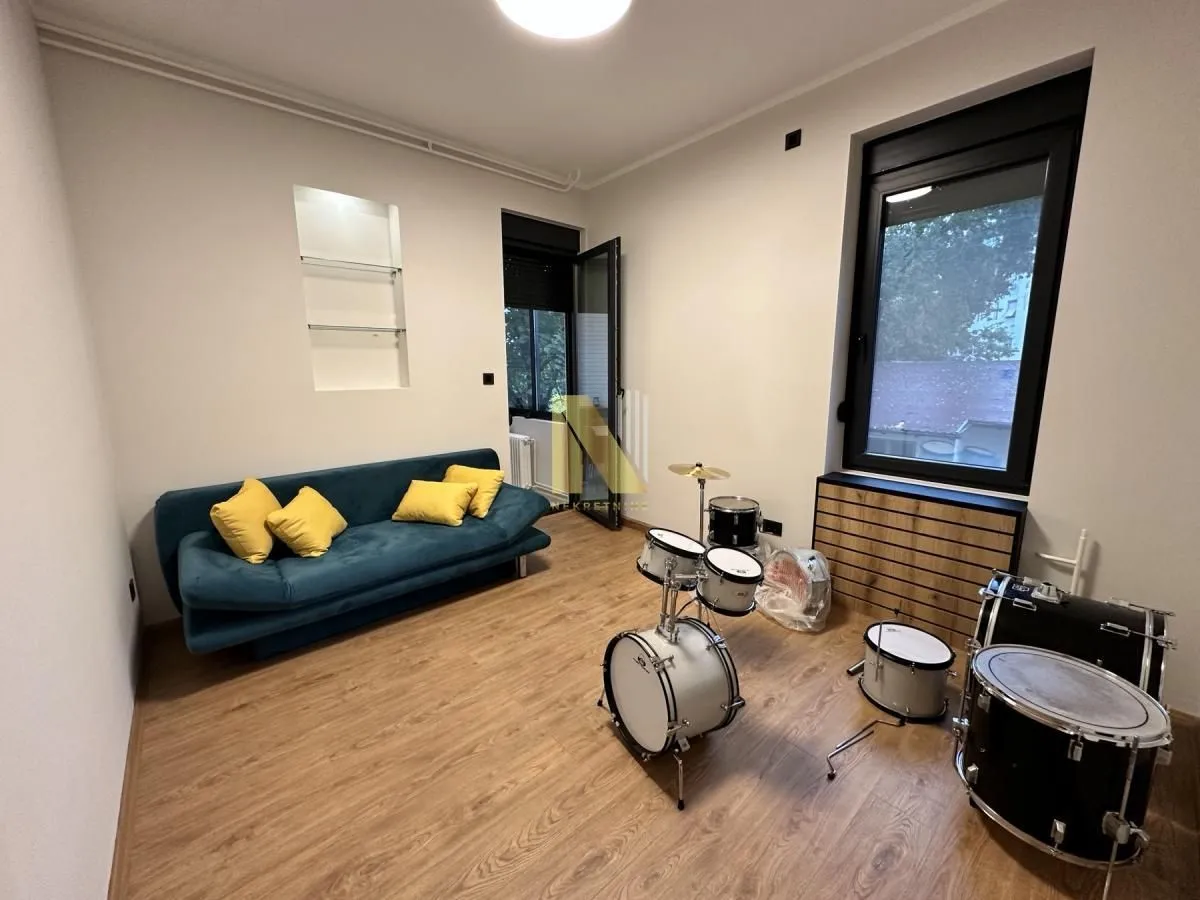 Izdavanje, trosoban stan, 100m², Stari grad, Novi Sad