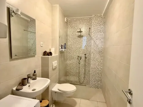 Izdavanje, dvosoban stan, 70m², Centar, Budva - image 9