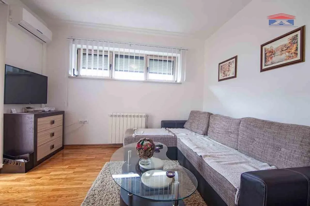 Izdavanje, jednosoban stan, 41m², Centar, Zlatibor