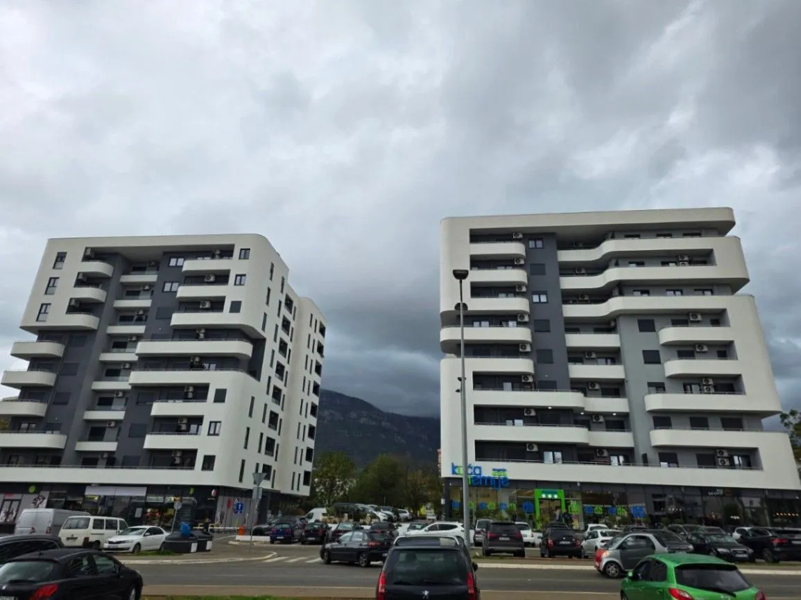 Prodaja, dvosoban stan, 69m², Centar, Bar