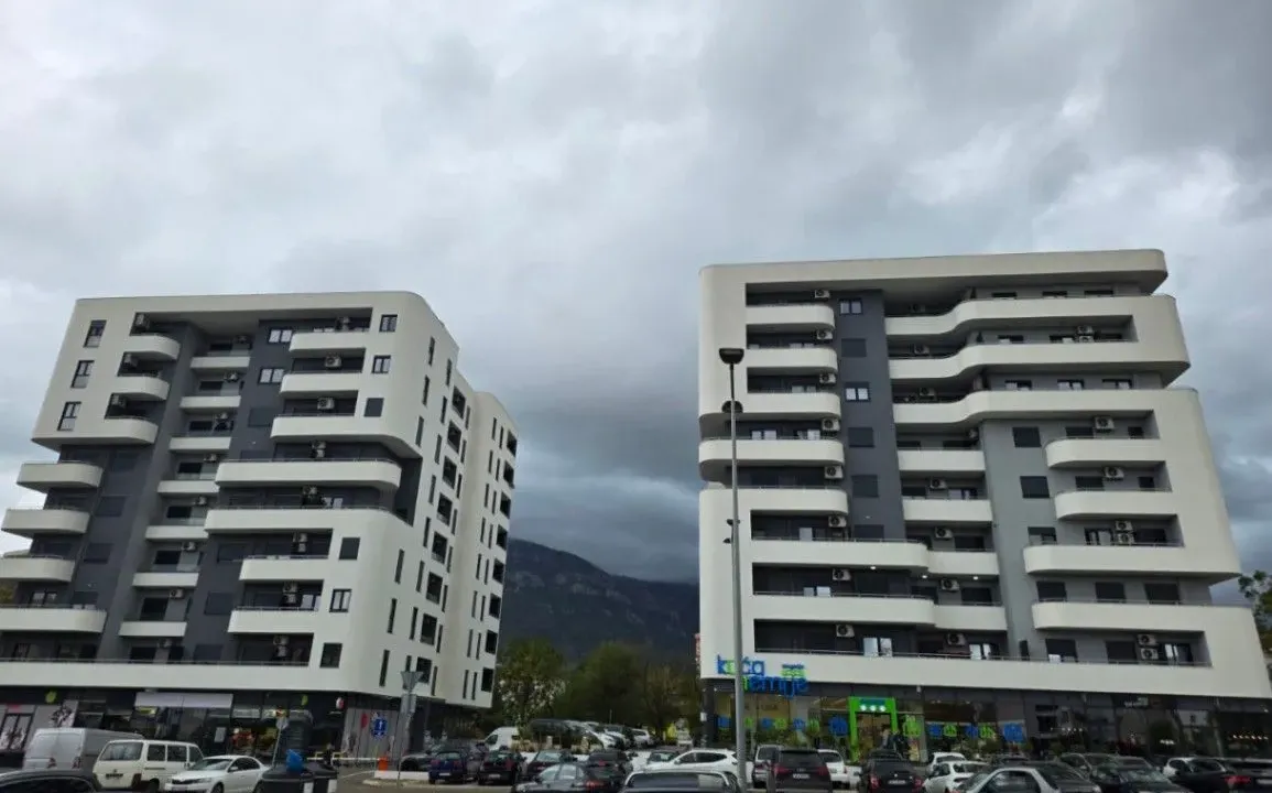 Prodaja, dvosoban stan, 69m², Centar, Bar