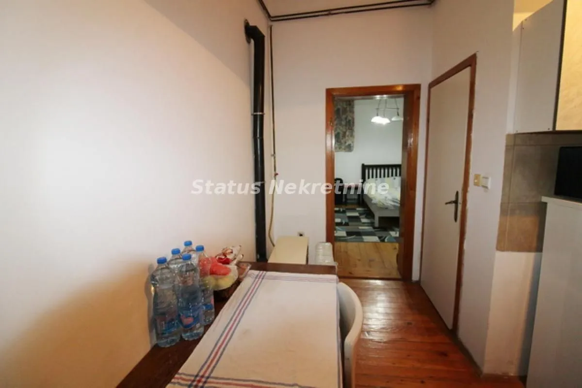 Prodaja, kuća, 429m², Vidovdansko naselje, Novi Sad Sve Podlokacije