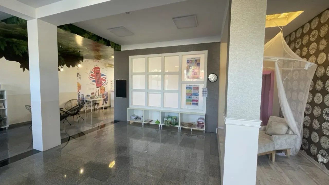 Izdavanje, poslovni prostor, 130m², Adamovićevo Naselje, Novi Sad Sve Podlokacije