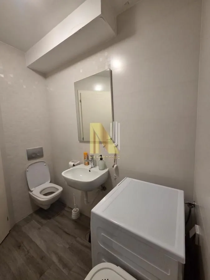 Izdavanje, trosoban stan, 86m², Centar, Novi Sad