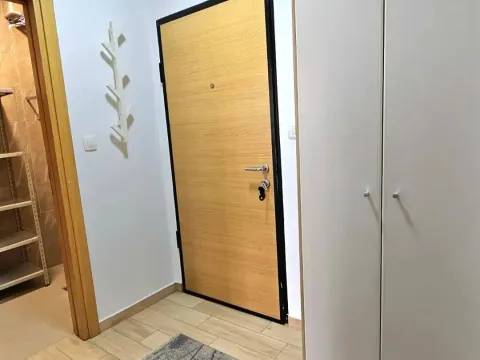 Rent, one bedroom apartment, 53m², Blok 6, Podgorica - image 5