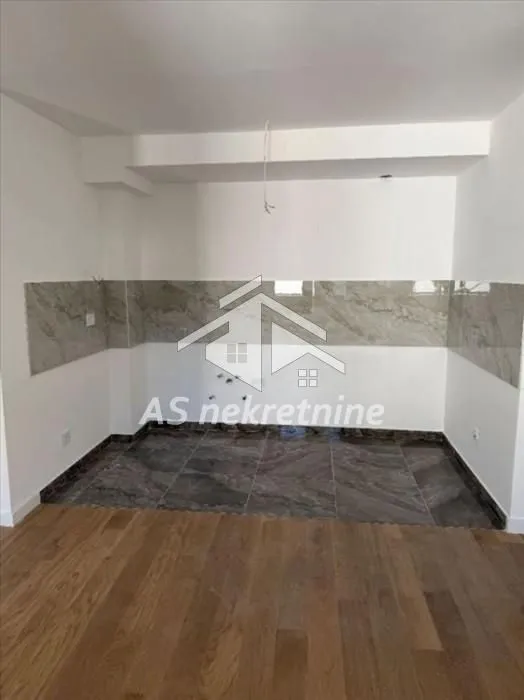 Prodaja, trosoban stan, 71m², Zemun Cara Dušana, Zemun Sve Podlokacije