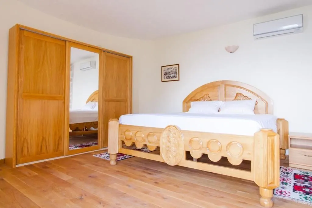 Sale, house, 1300m², Perazića do, Budva